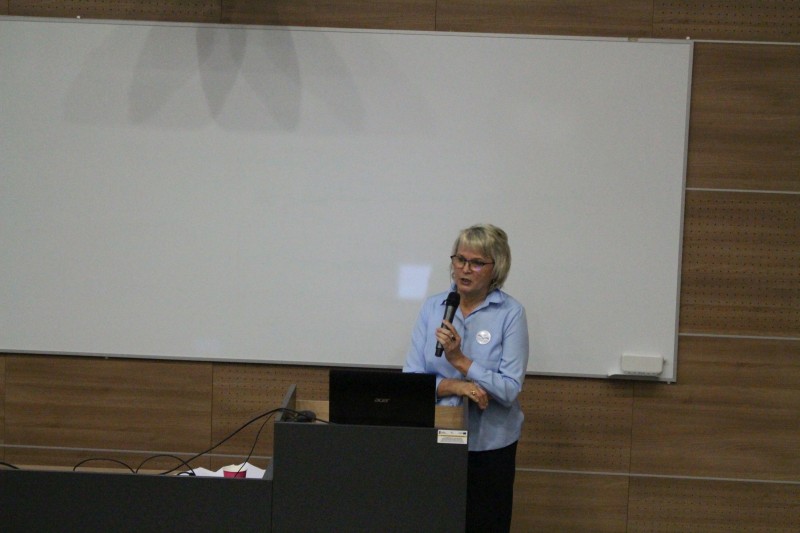 Sesja historyczna i wystąpienie mgr Grażyny Gierczak z Głównej Komisji Historycznej PTP, która omówiła działalność Polskiego Stowarzyszenia Pielęgniarek Zawodowych